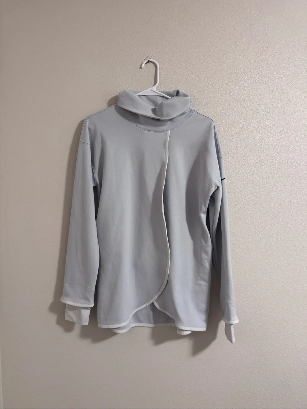 Nike Light Gray Athletic Long-Sleeve Pullover